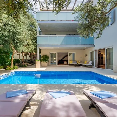 Rex Exclusive 公寓